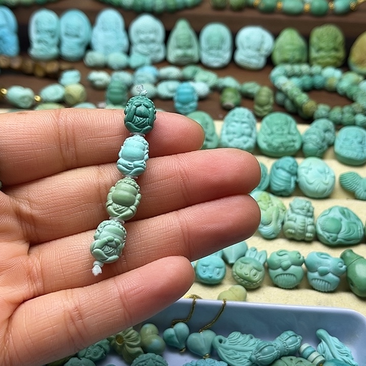 绿松石未镶嵌颈饰