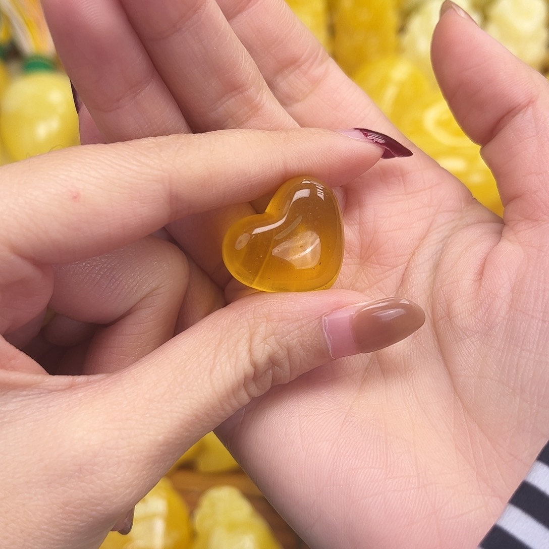 裸石琥珀未镶嵌2.9g爱心