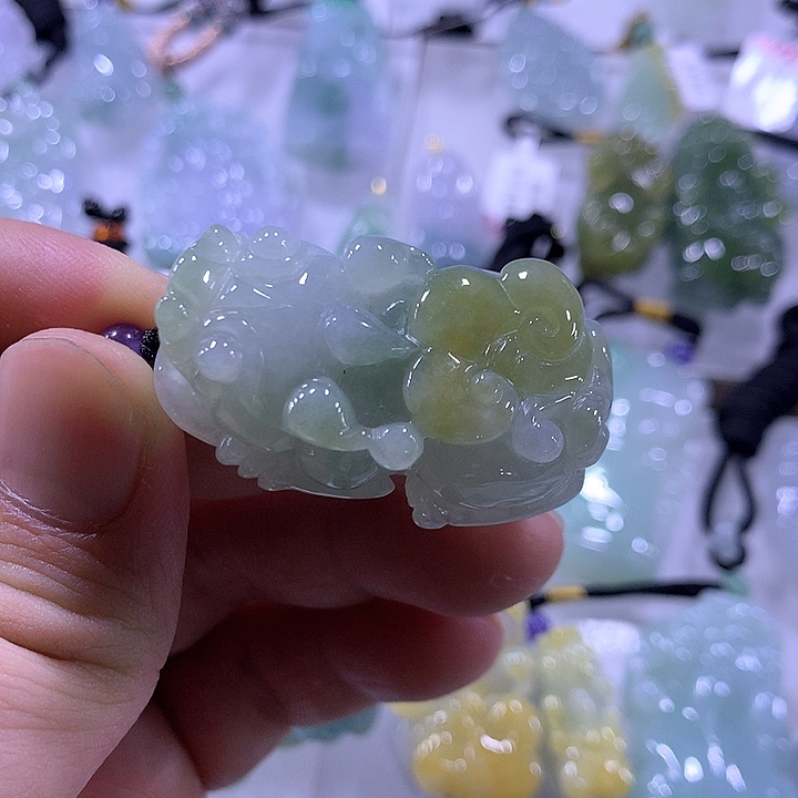 翡翠颈饰未镶嵌天然翡翠A货吊坠