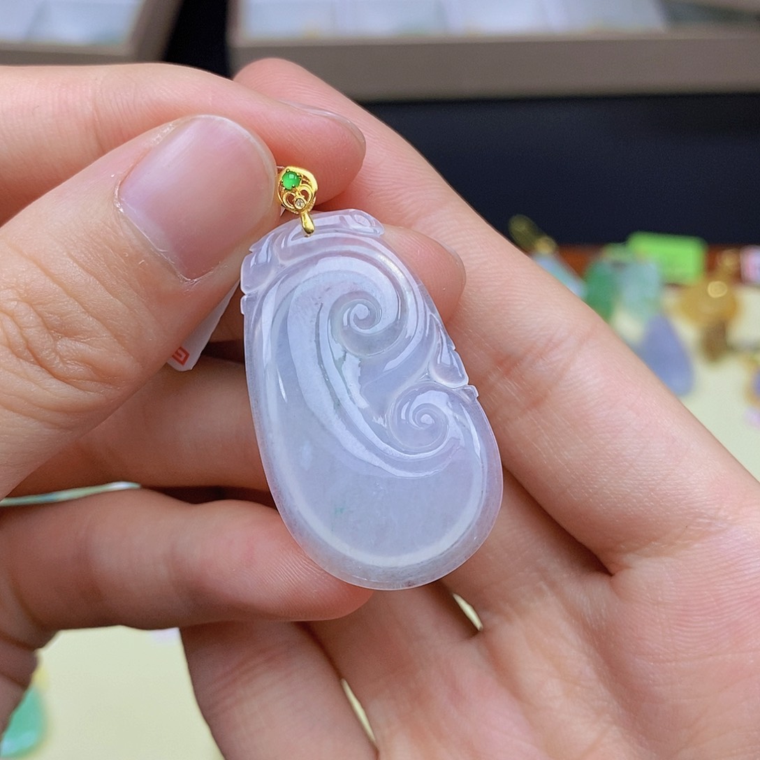 翡翠颈饰18K金镶嵌翡翠