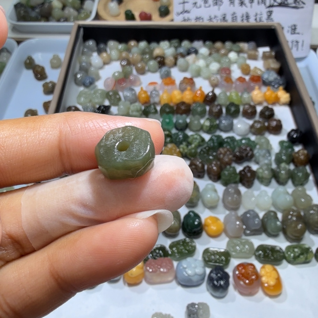 和田玉未镶嵌珠宝奇石