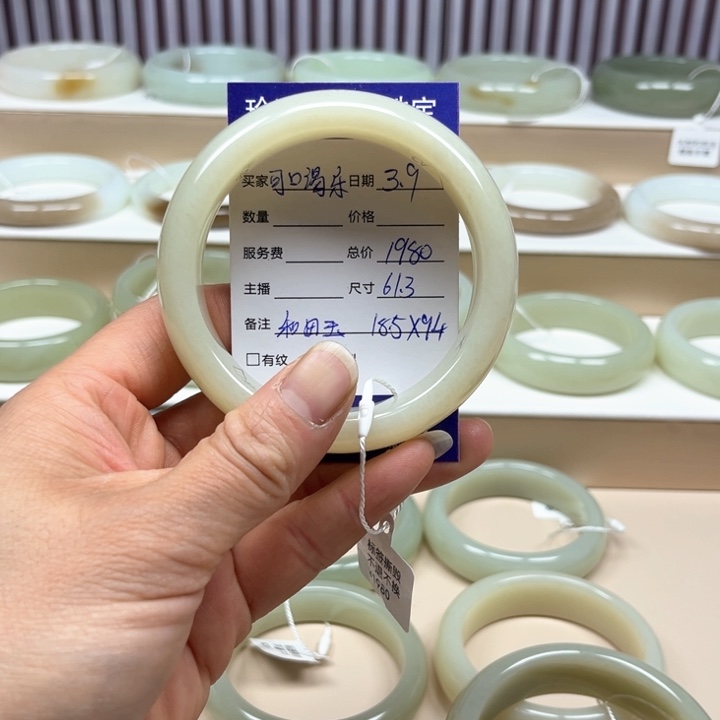 和田玉手镯未镶嵌可**乐