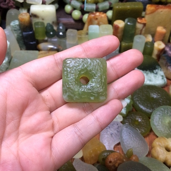 岫玉未镶嵌吊坠烟****～