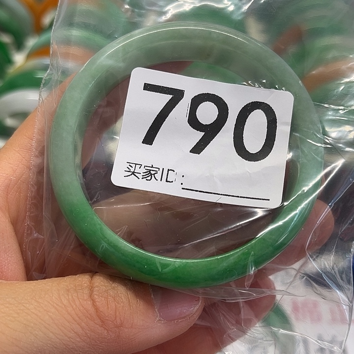 未镶嵌手镯翡翠好
