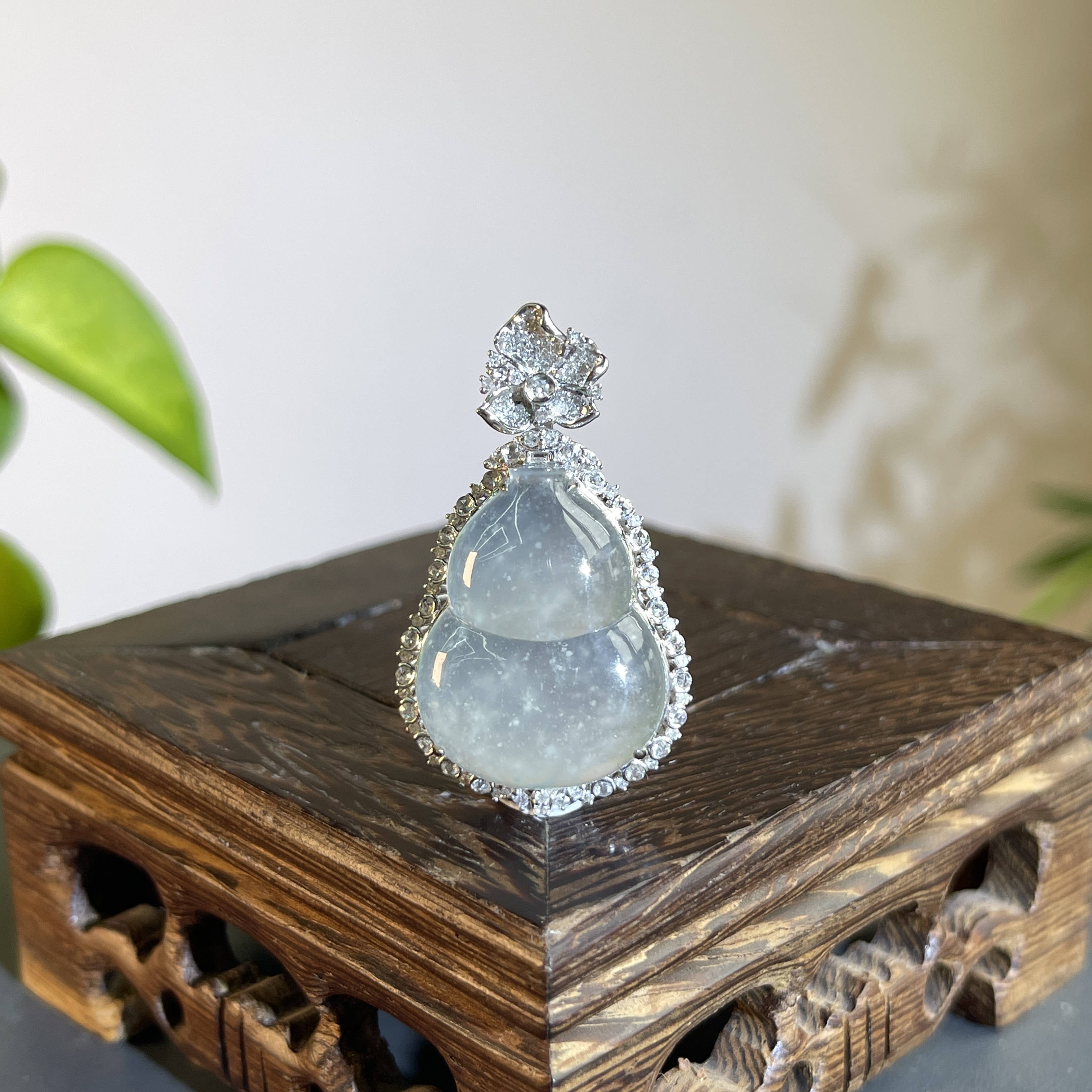 JXB20-190  天然缅甸A货翡翠 18K含钻镶嵌葫芦