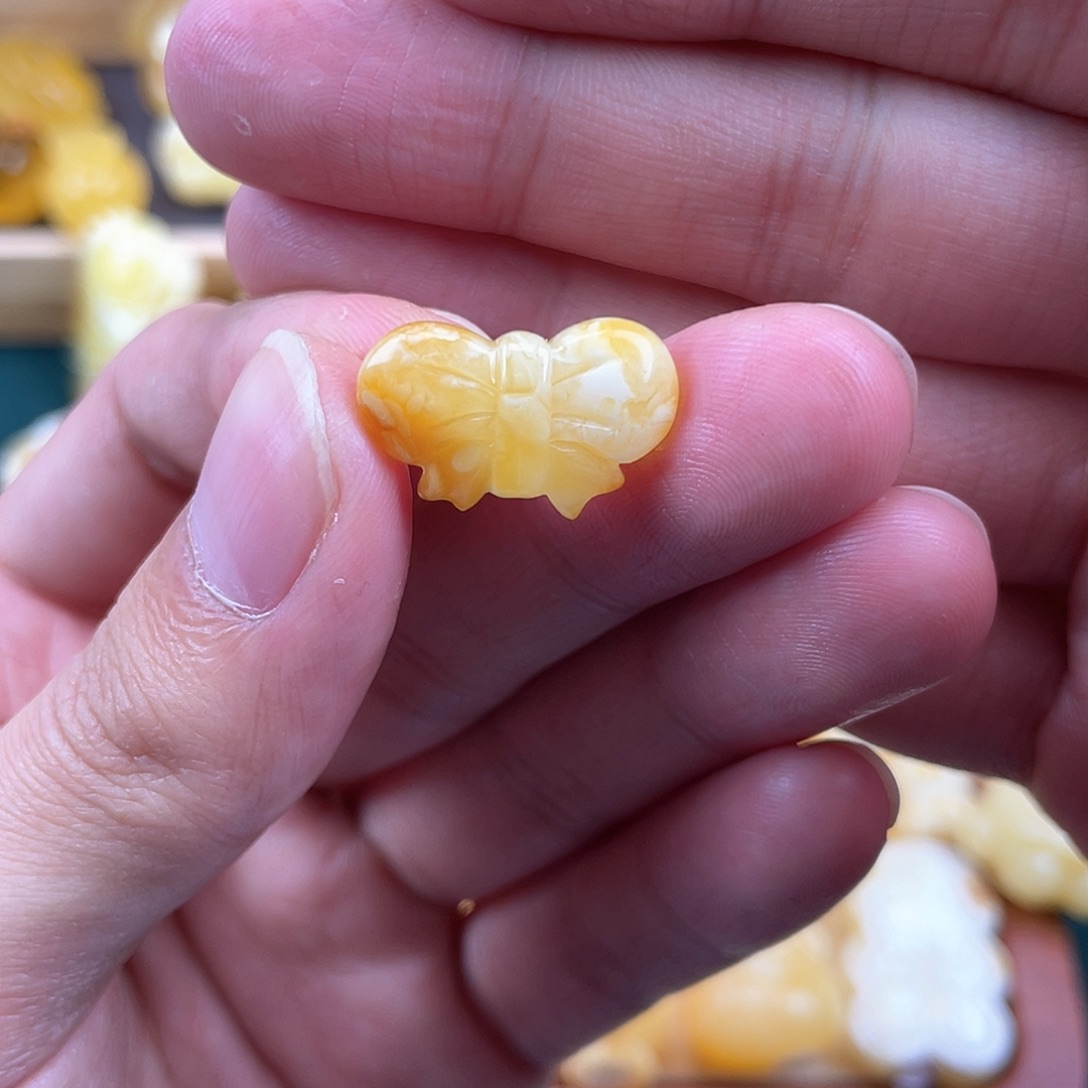 琥珀裸石未镶嵌蜜蜡