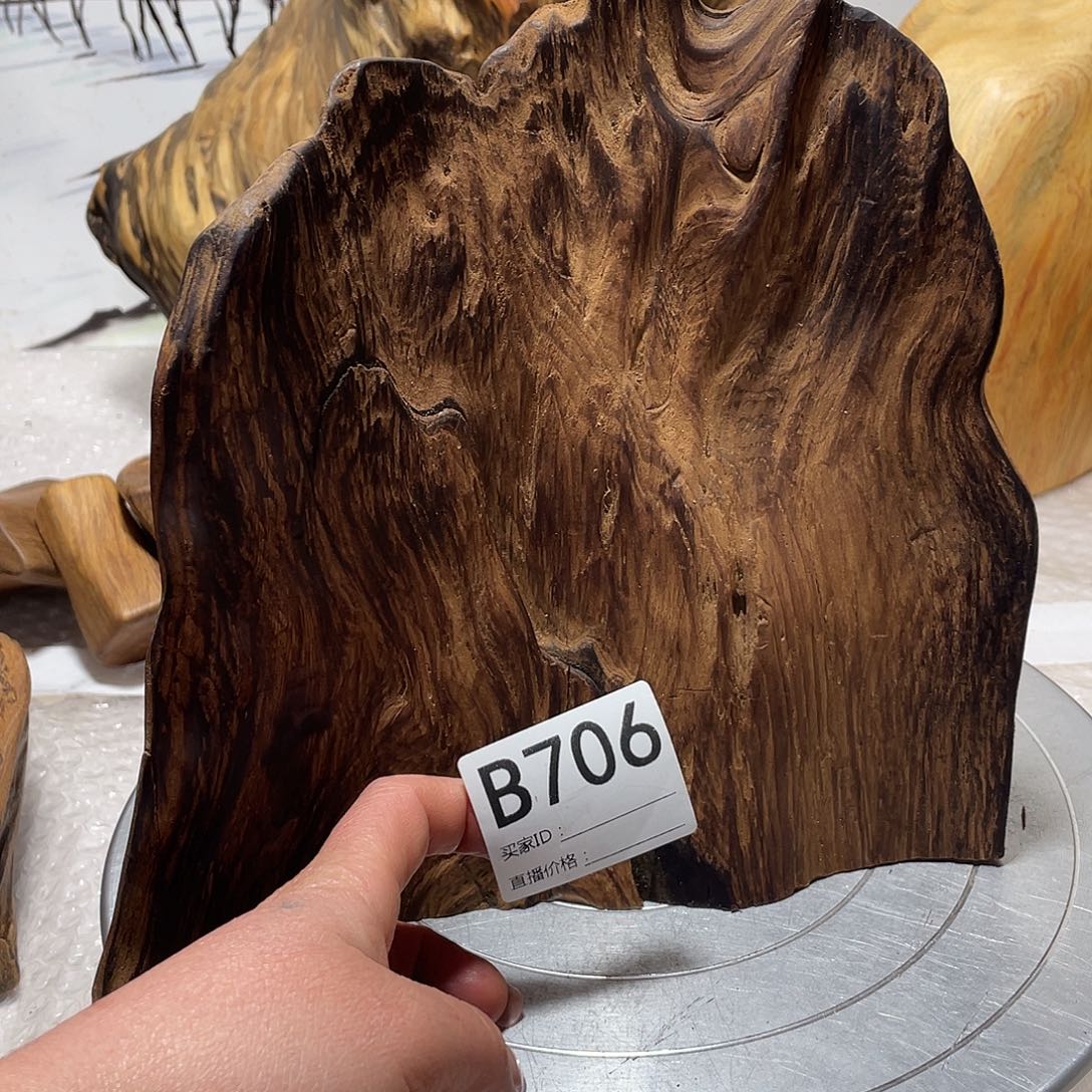 老***贺玉木（非红木类）土沉香香木摆件