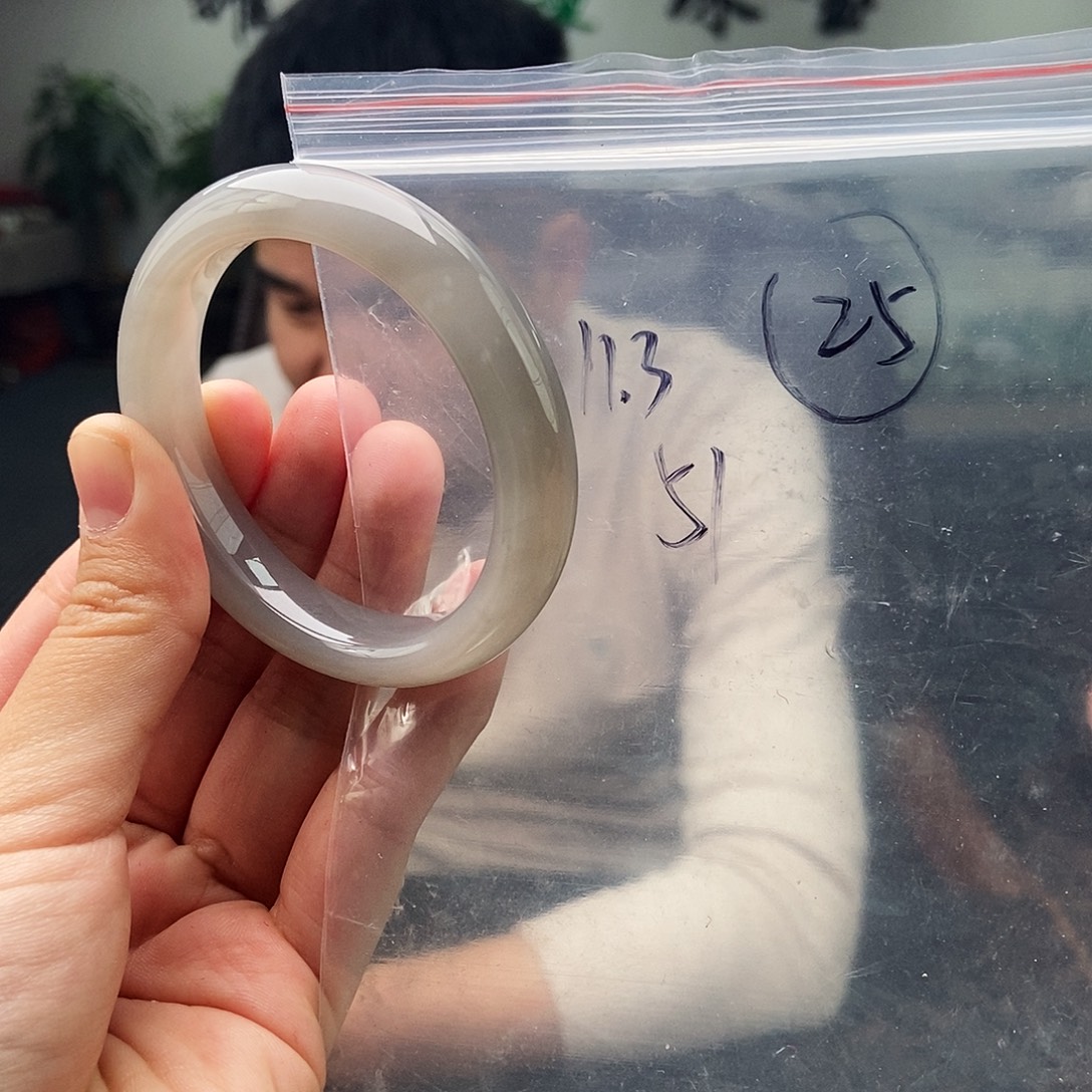 和田玉未镶嵌手镯拍一发一