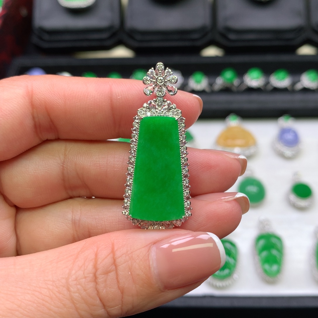 翡翠吊坠(不含链)18K金镶嵌