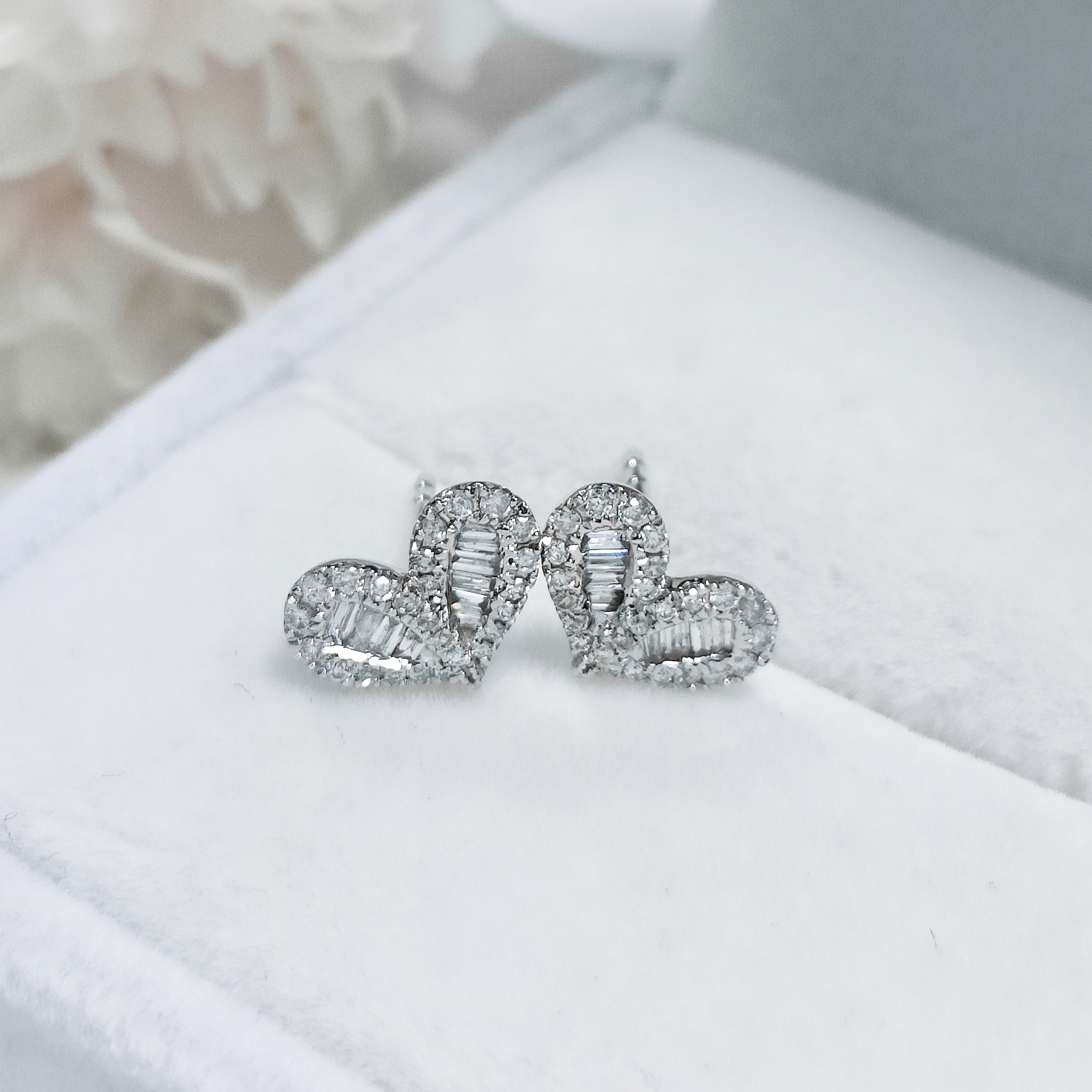 18k金爱心满钻小耳钉 天然钻闪亮通勤百搭甜美小巧精致感钻石耳钉