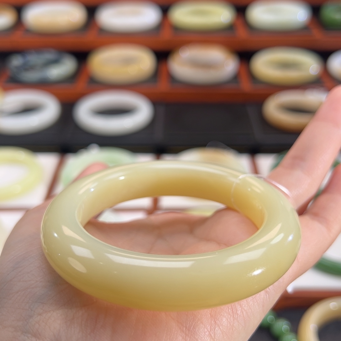 和田玉（黄玉）未镶嵌手镯润糖黄