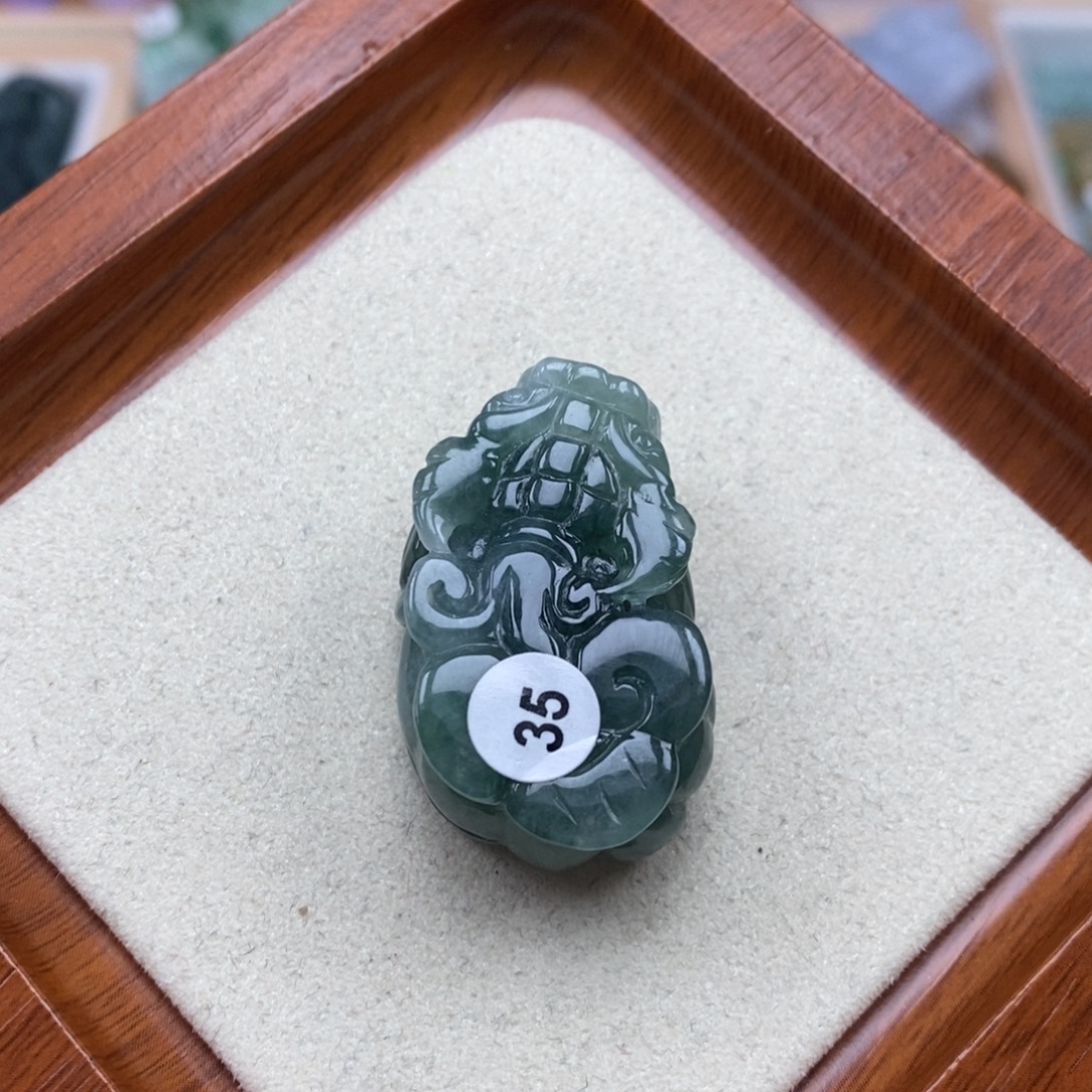 千***集翡翠未镶嵌颈饰如意貔貅