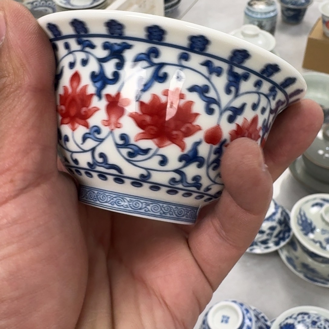 摆件釉里红缠枝莲主人压手杯