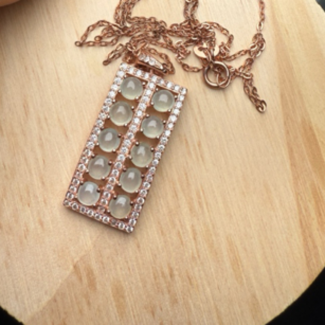 缅甸翡翠蛋面挂件