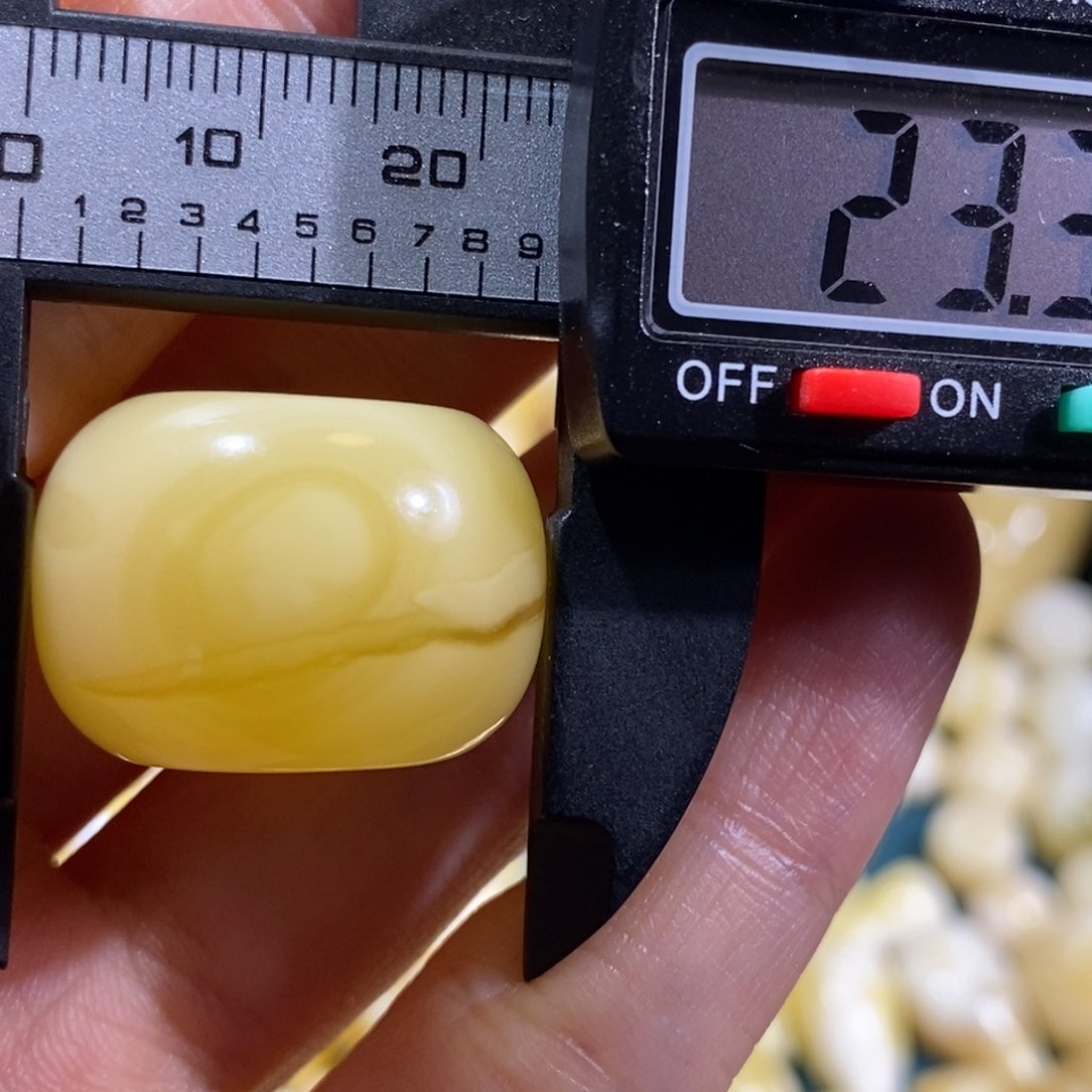 琥珀裸石未镶嵌配饰