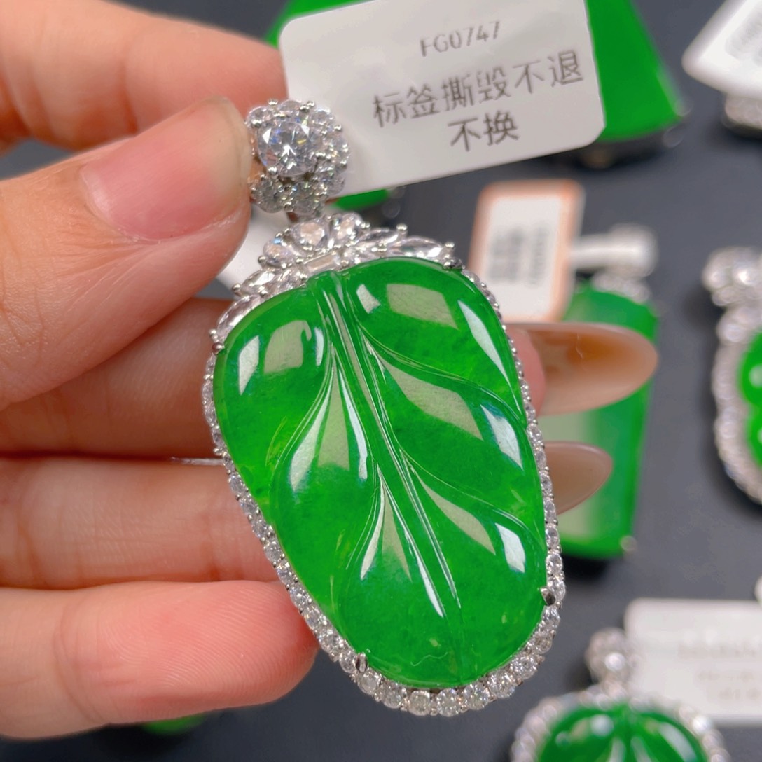 【闪购商品】颈饰银S925镶嵌翡翠M****姐翡翠