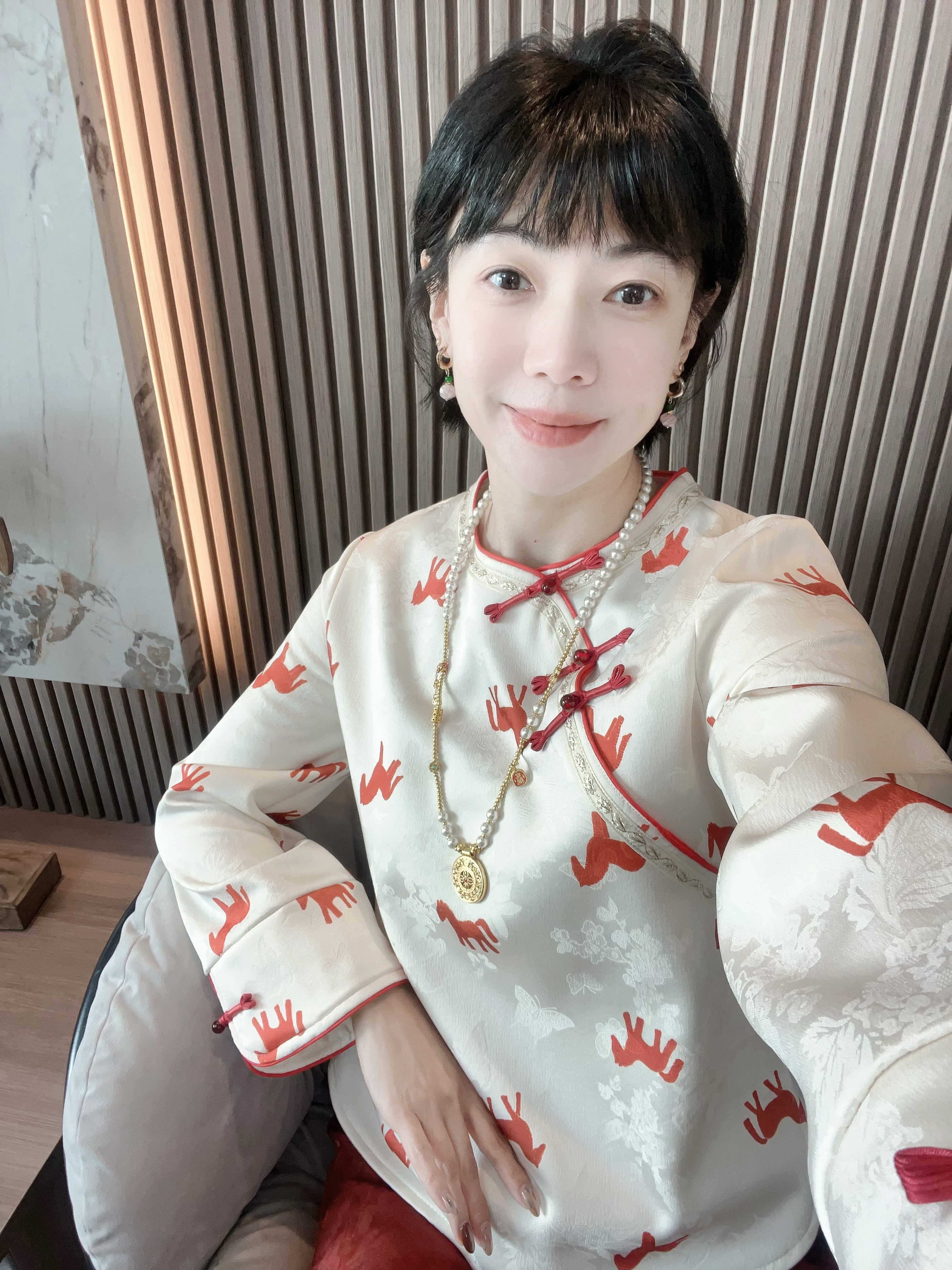 【云宝】新中式国风小马盘扣蝴蝶提花时尚气质女冬季加绒小衫上衣