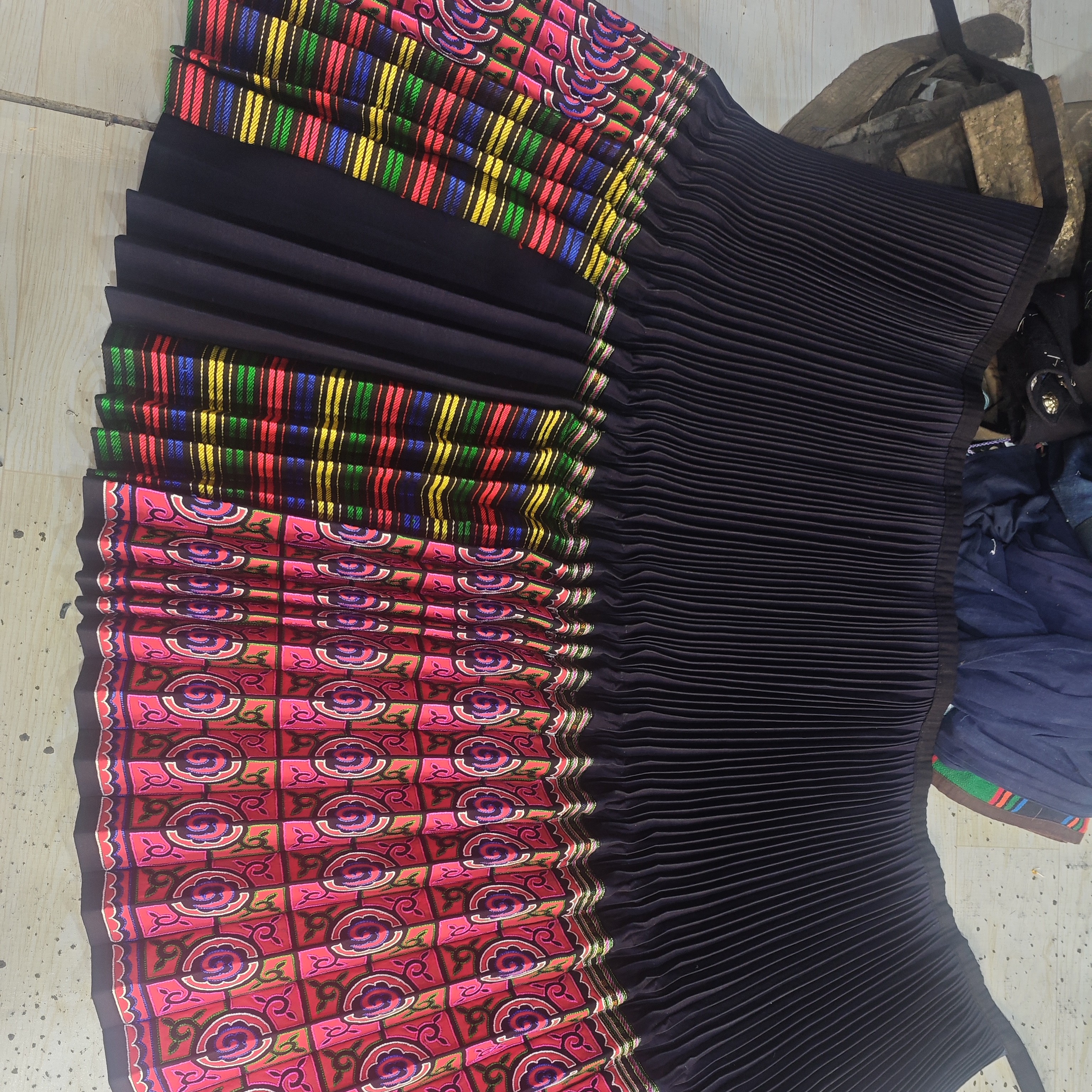 贵州黔南苗族手工贴布裙