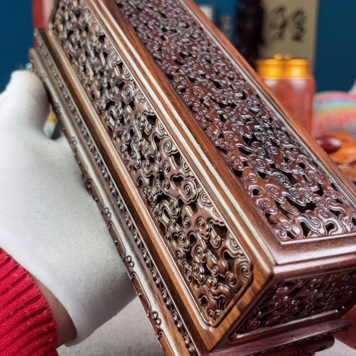 交趾黄檀（大红酸枝）蜀**主祥云香盒