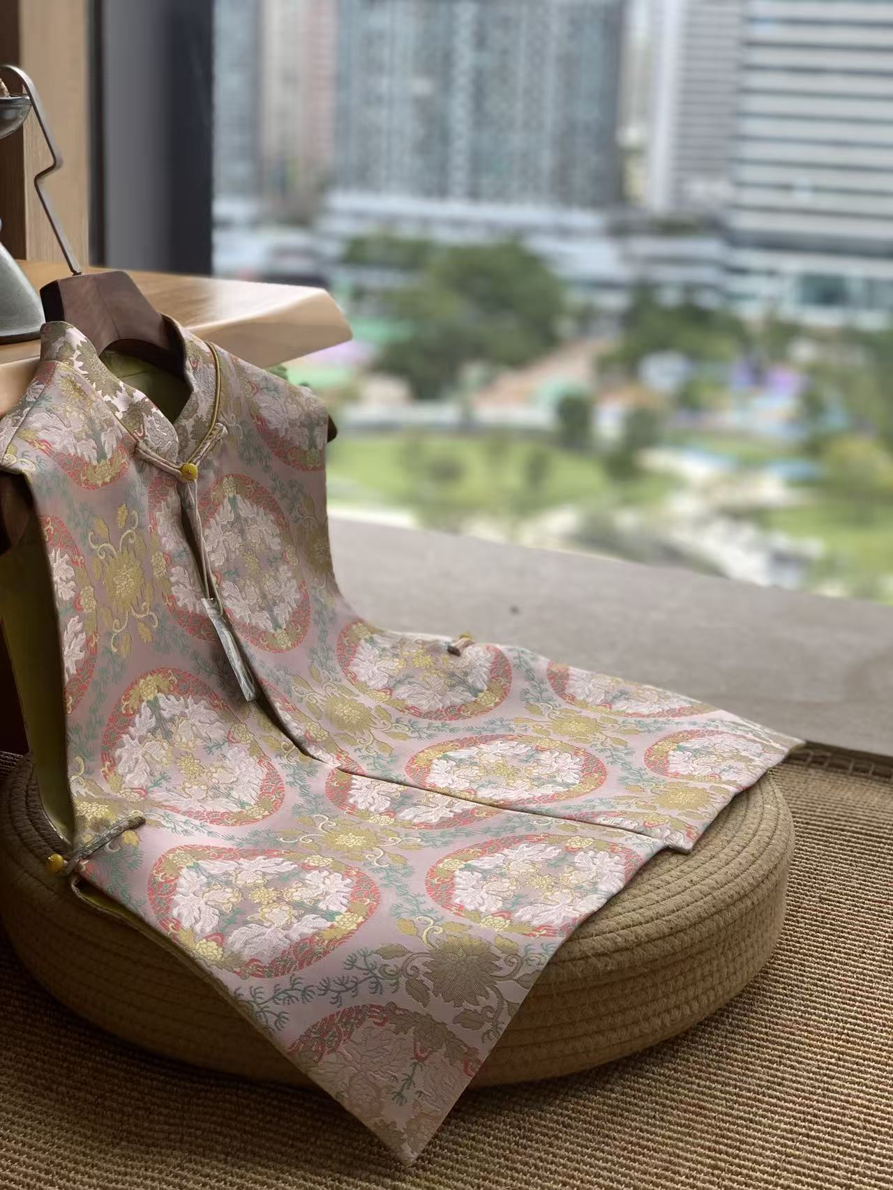 段叔国风【金鱼戏莲】宋锦国风新中式提花盘扣双穿圆领马甲女