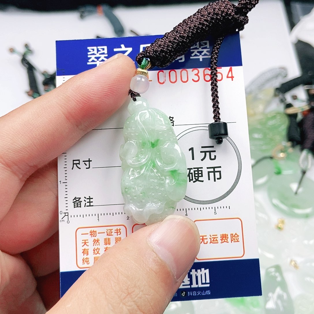 吊坠(不含链)未镶嵌翡翠