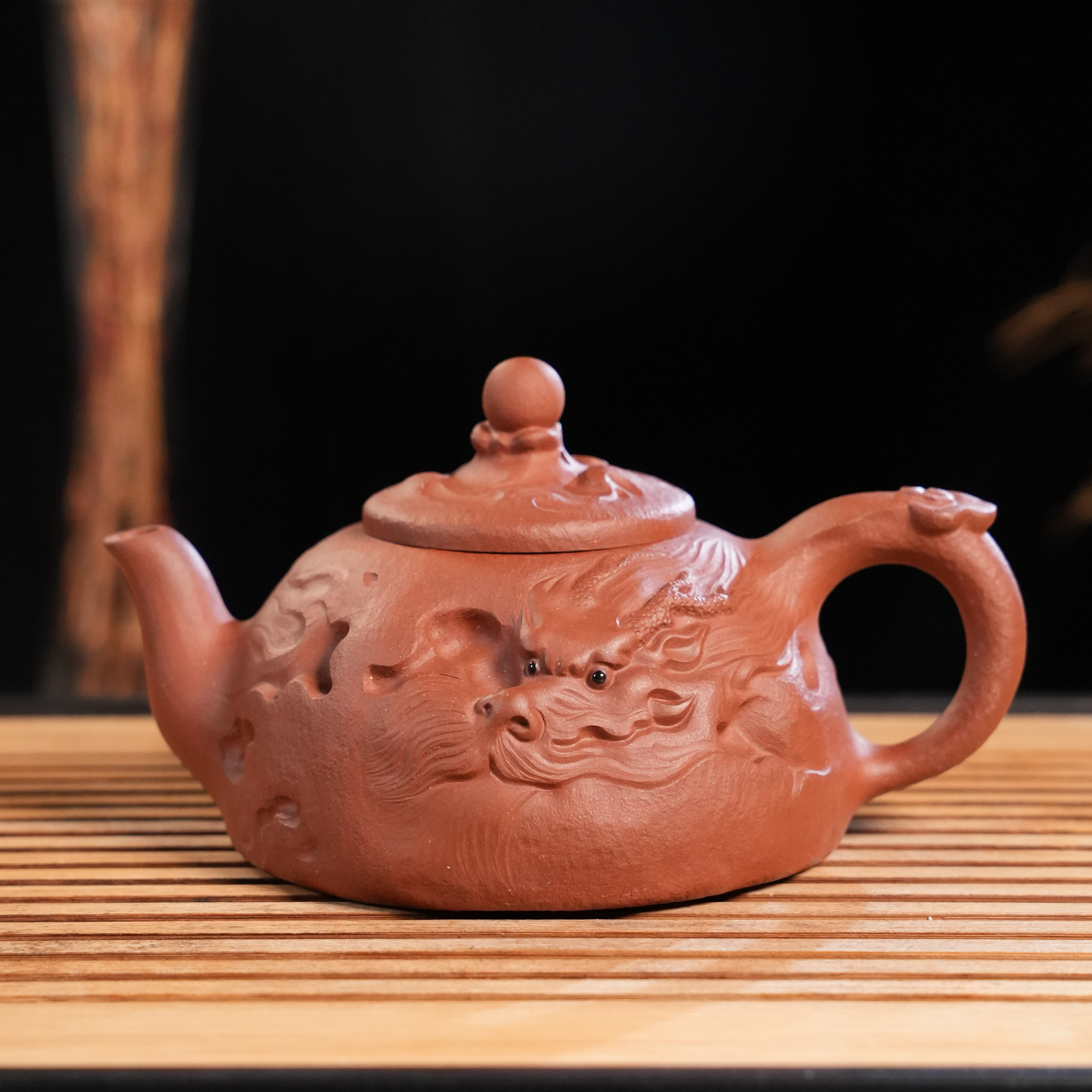 GSB3-058   高水波  宜兴手工紫砂  苍龙壶