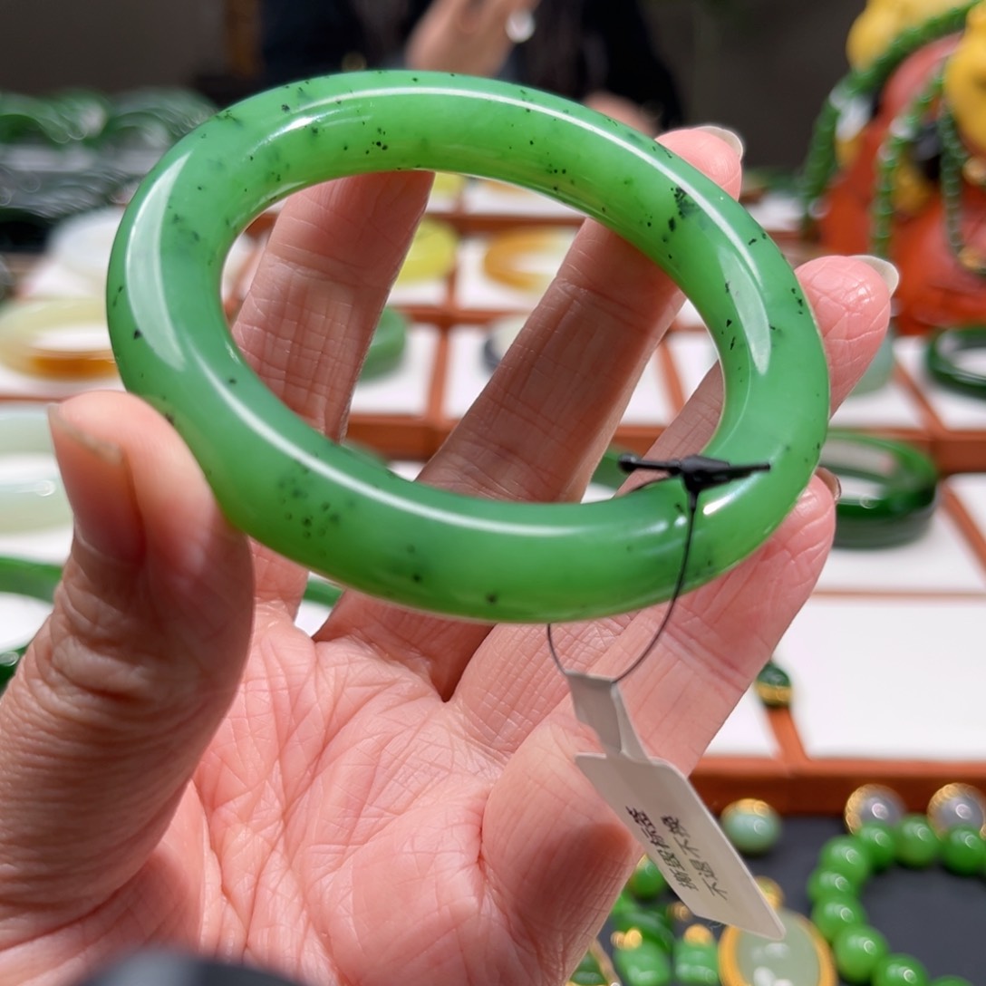 和田玉（碧玉）未镶嵌手镯