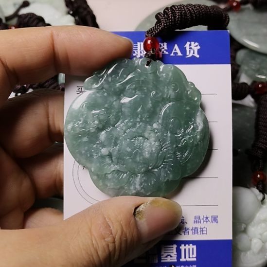 翡翠未镶嵌颈饰挂件