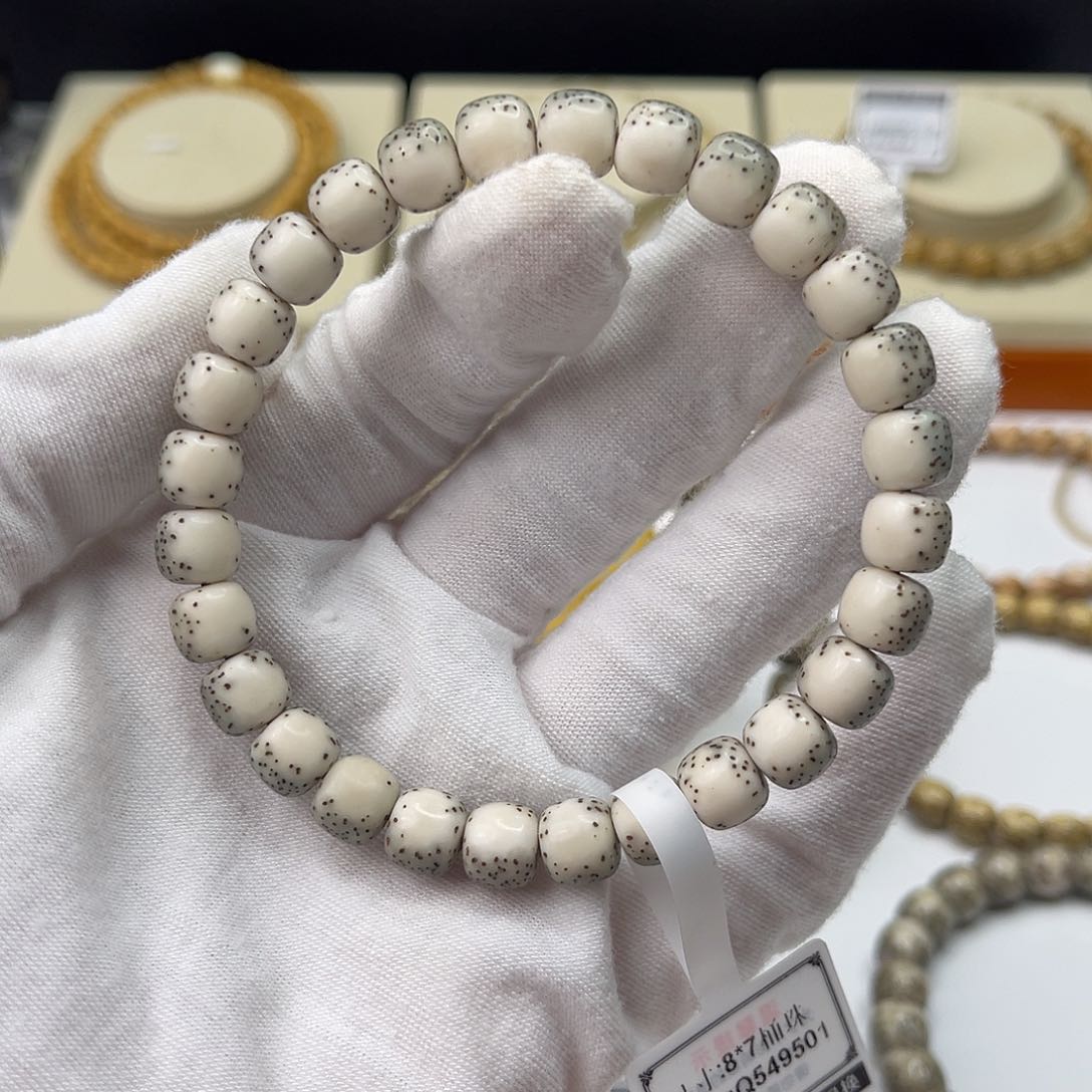 星月菩提吊坠起**床半壁留白界限分明