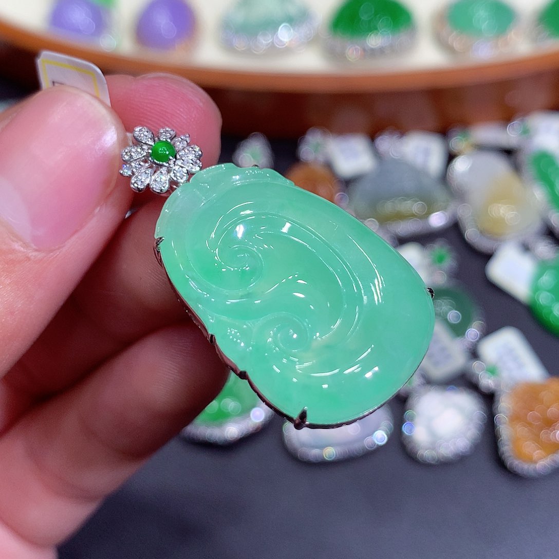 翡翠吊坠(不含链)18K金镶嵌