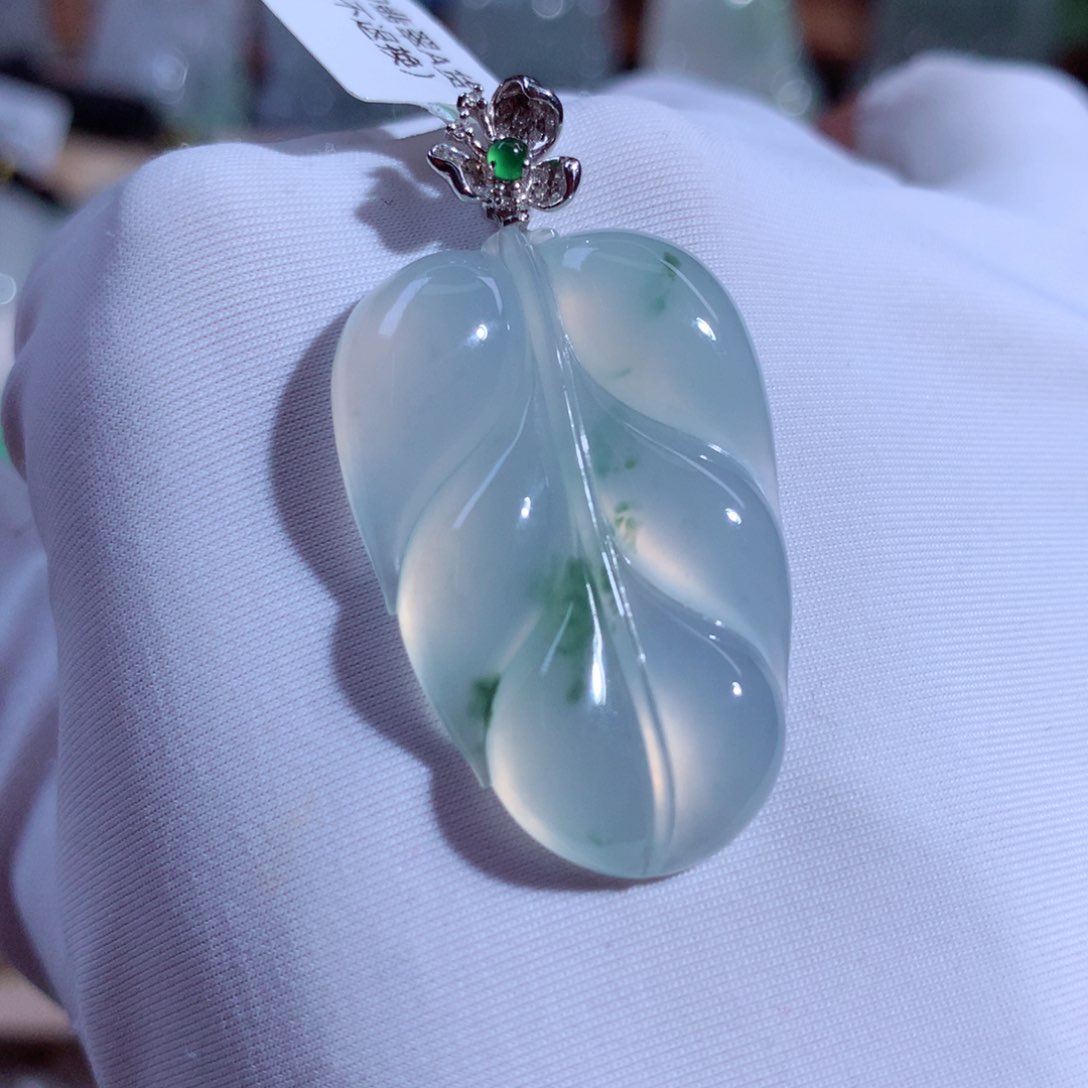 翡翠颈饰18K金镶嵌金枝玉叶