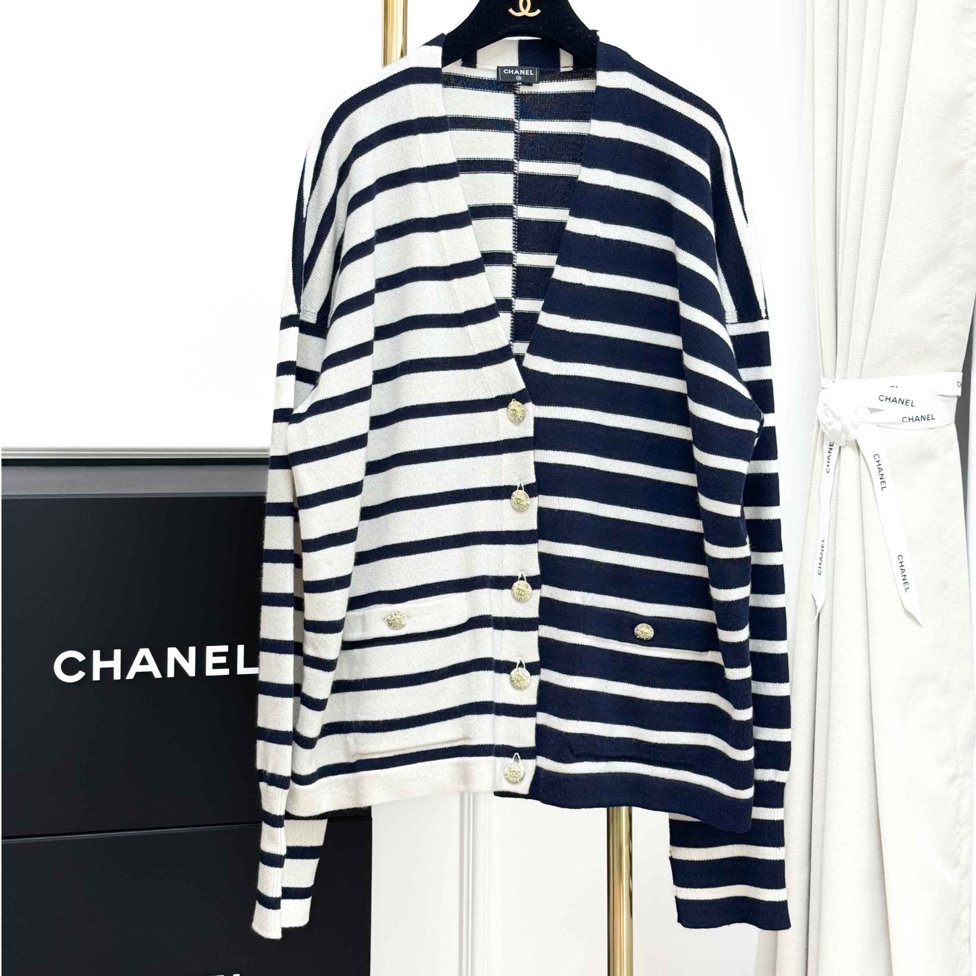 99新 Chanel/香奈儿 50码24S海军蓝拼白色条纹针织开衫