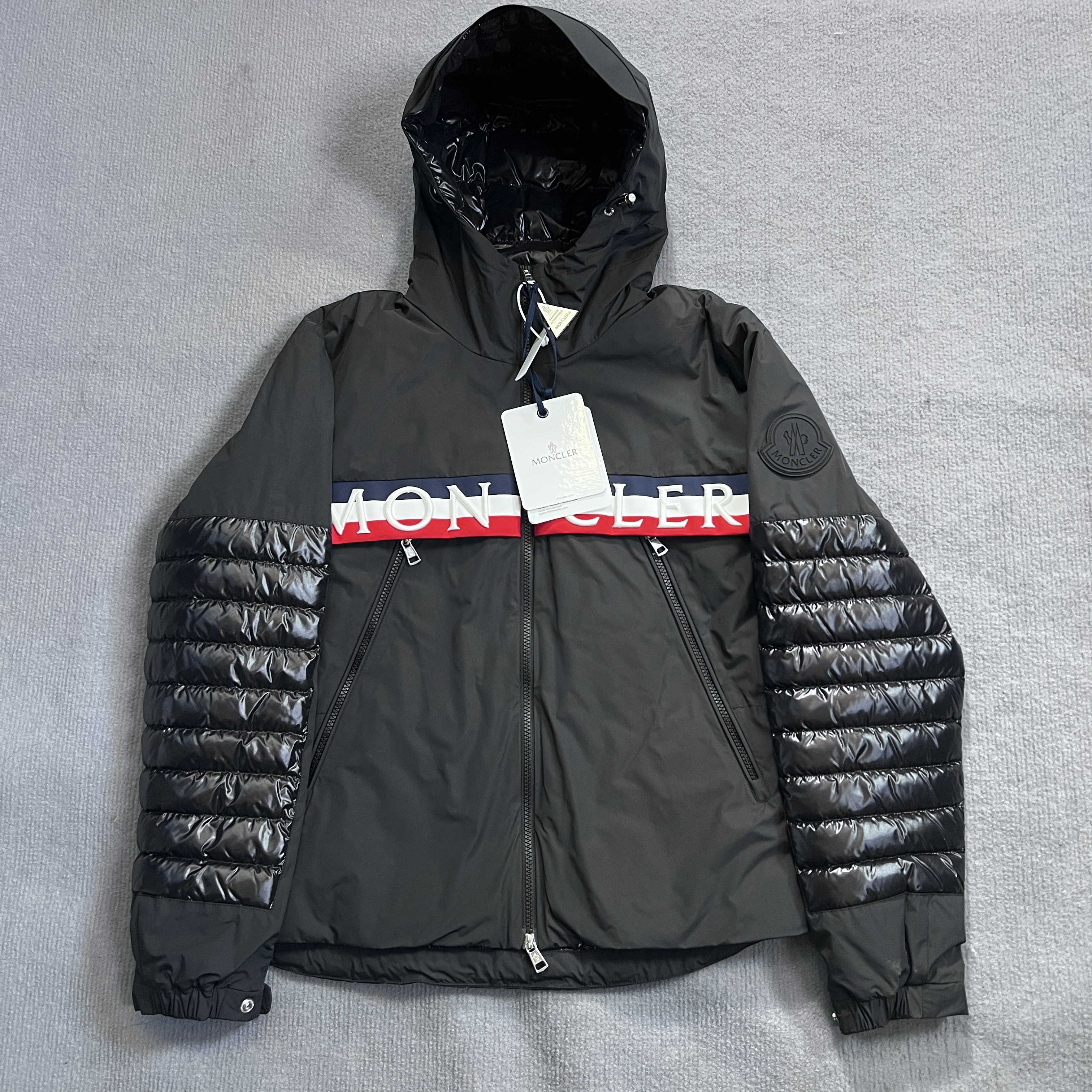全新未使用/MONCLER蒙口/黑色连帽刺绣羽绒服/2码