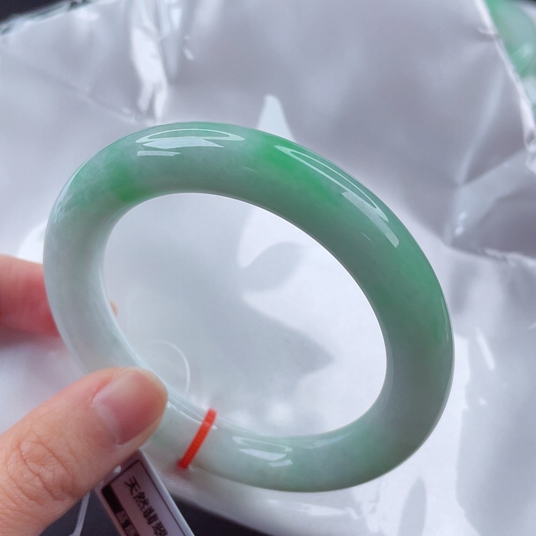 翡翠手镯未镶嵌阿*53圈