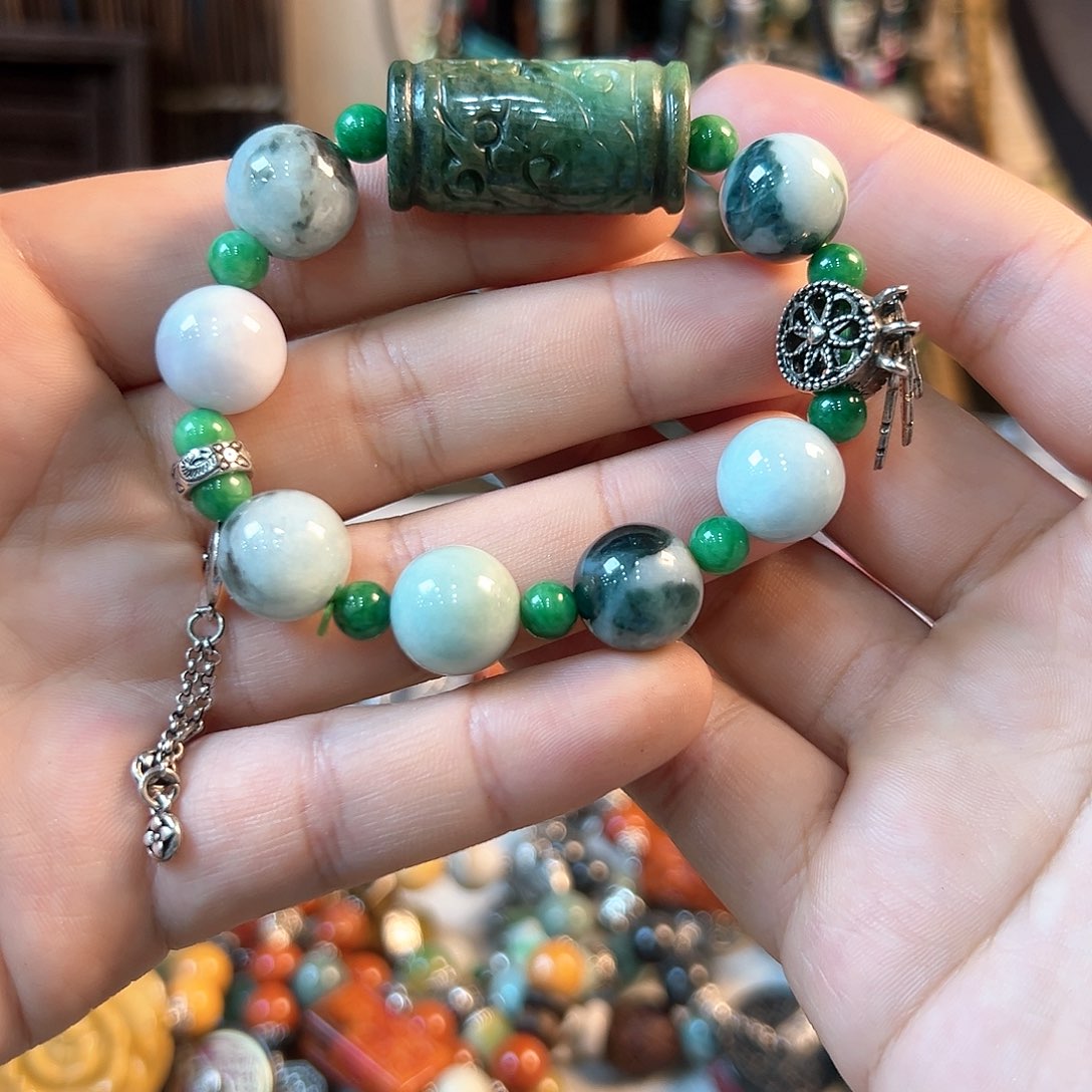 翡翠颈饰未镶嵌手串