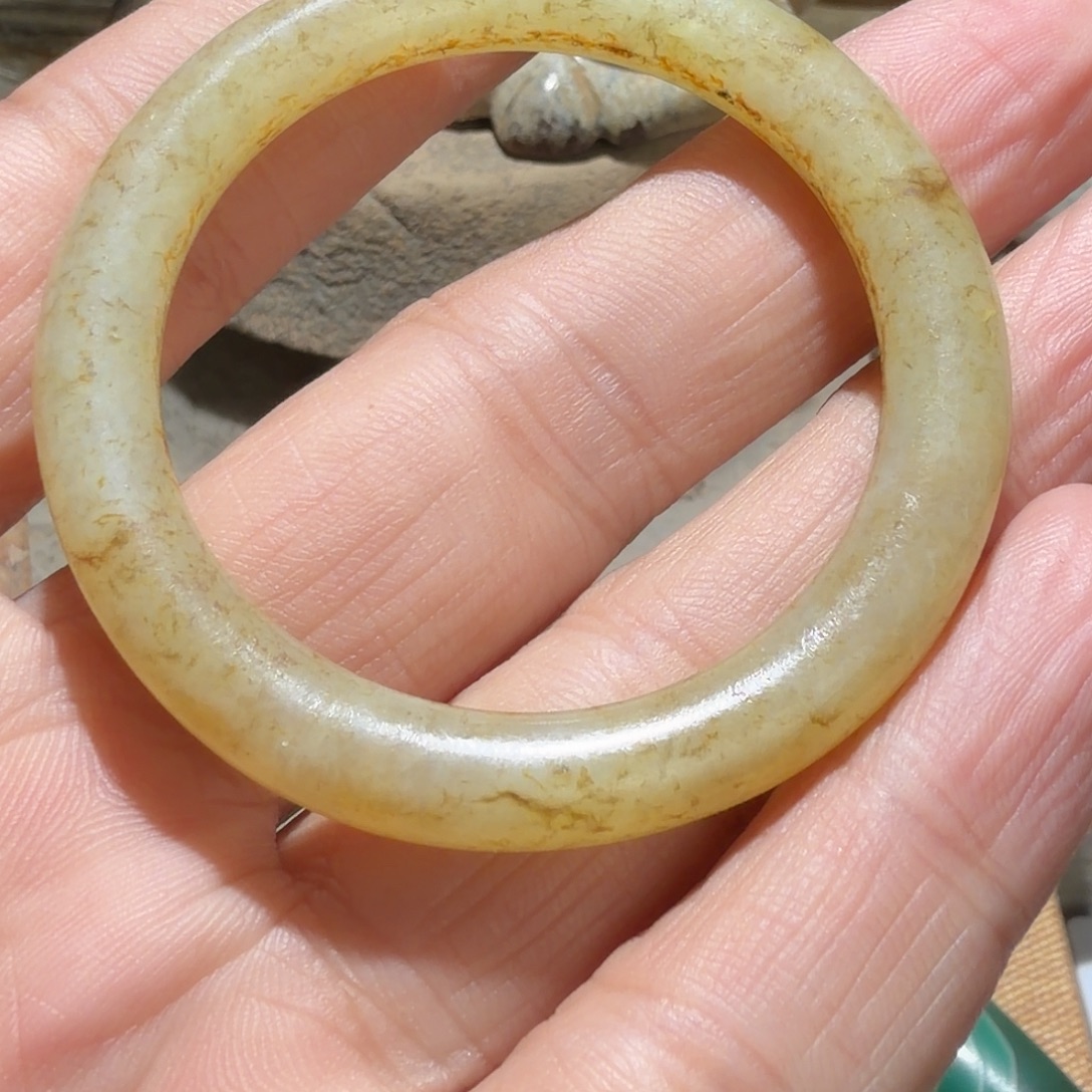 如***形和田玉未镶嵌挂件