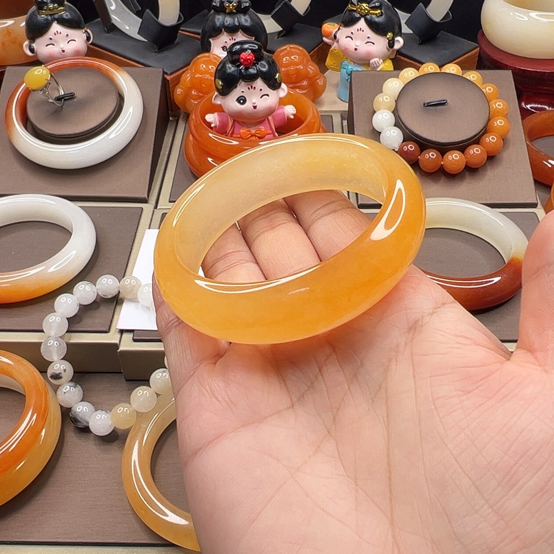 雨***石石英质玉（黄龙玉）未镶嵌手镯福利56.4