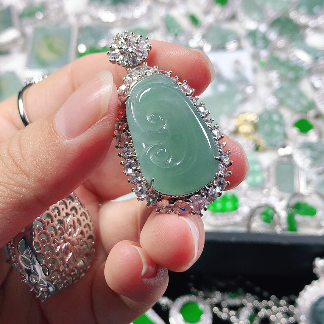 翡翠未镶嵌吊坠(不含链)