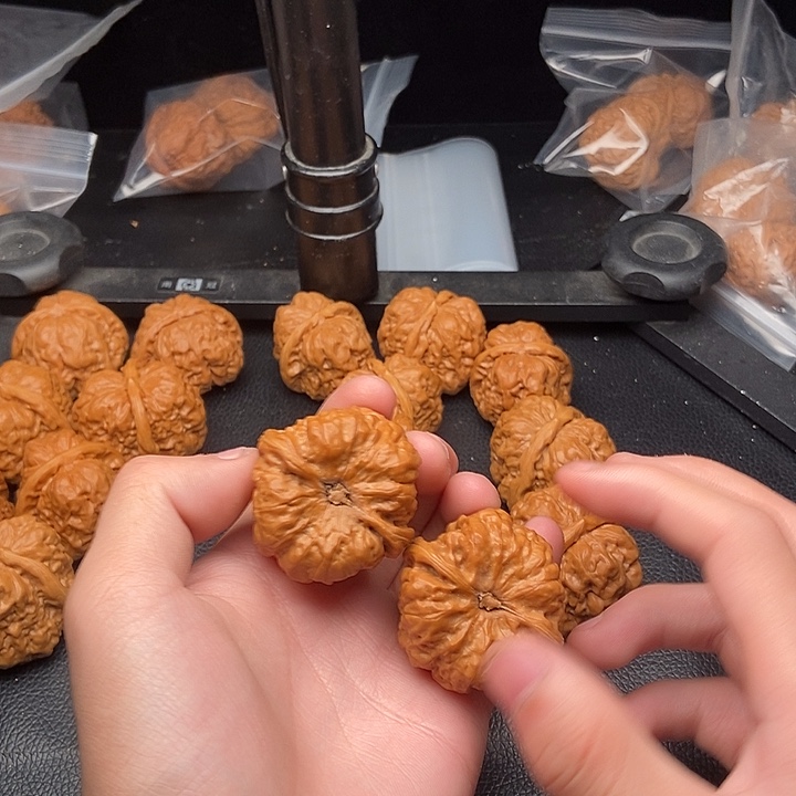 桃核吊坠5588889999996