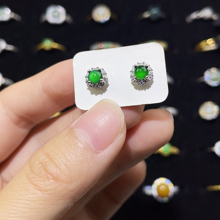 翡翠未镶嵌颈饰戒指