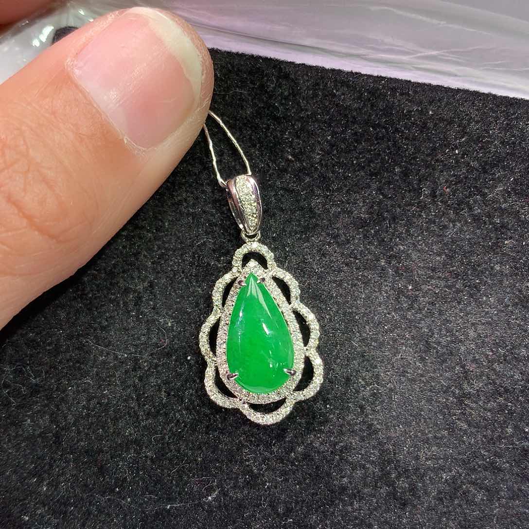 翡翠吊坠(赠链)18K金镶嵌