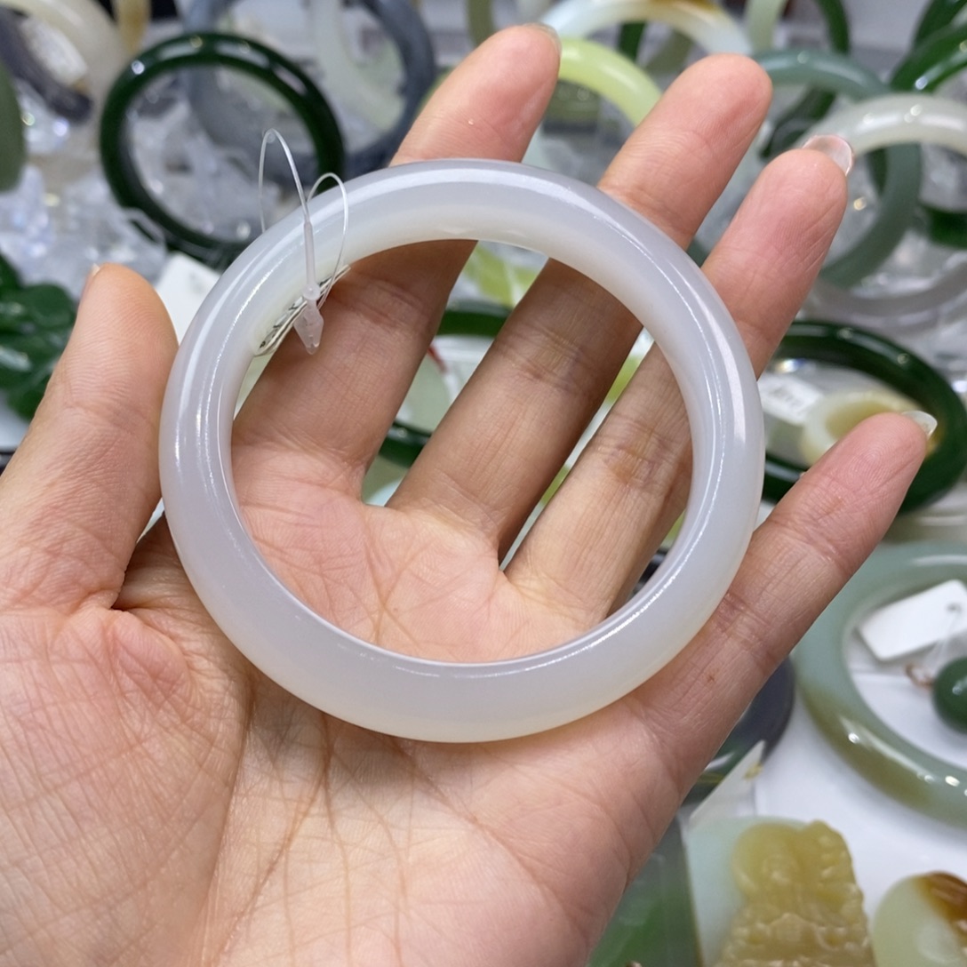 和田玉未镶嵌手镯