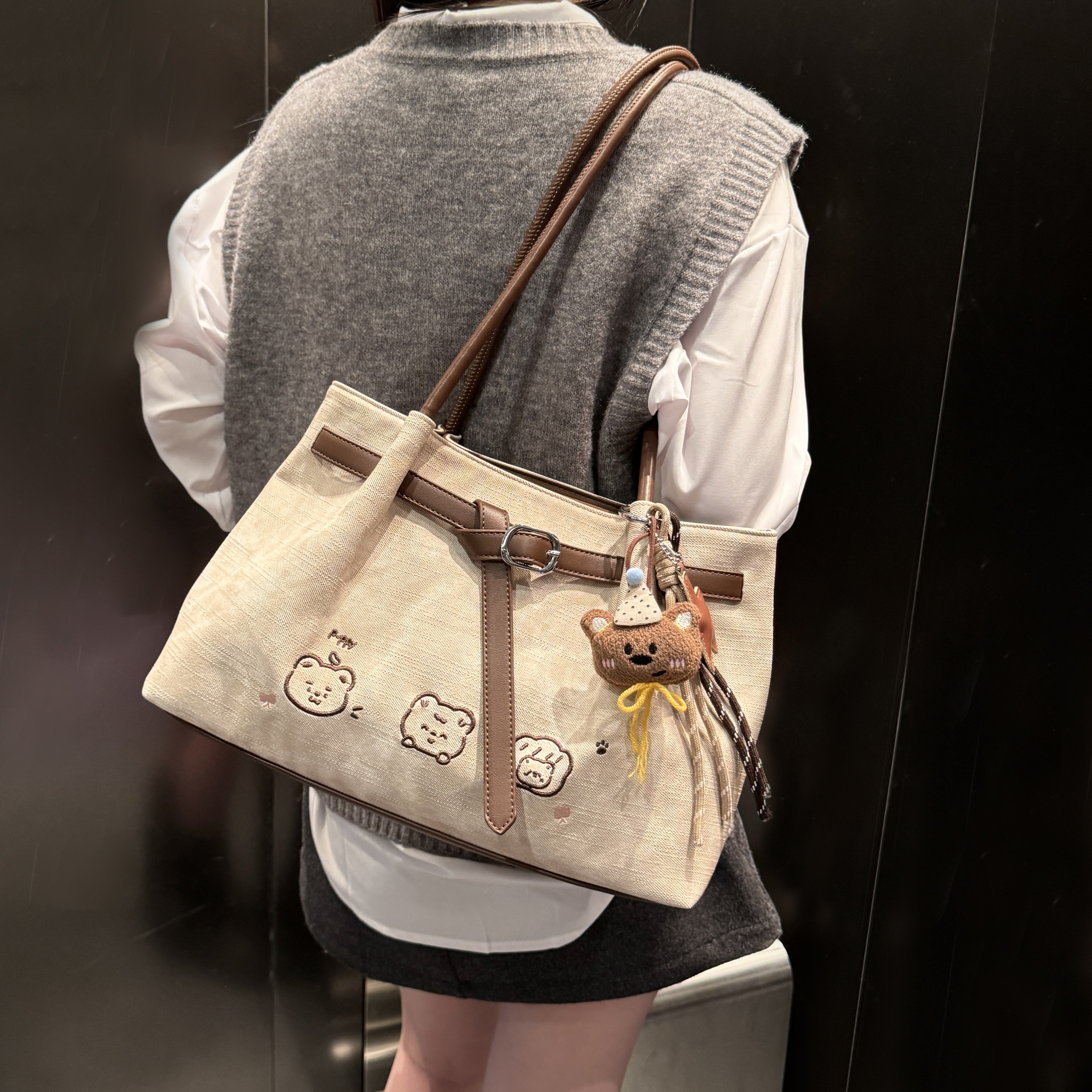 艾米兔女包2025新款休闲日常洋气质感通勤时尚简约百搭刺绣单肩包