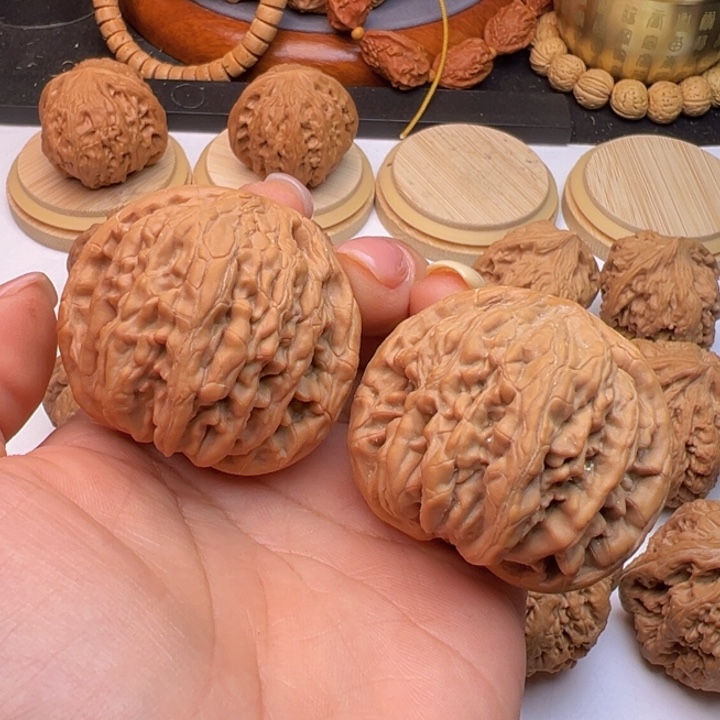 文玩核桃把件粗筋虎头王44