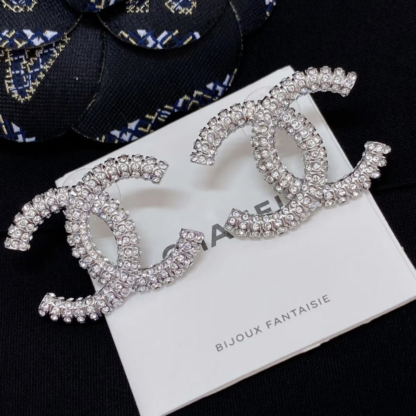 未使用 Chanel/香奈儿 银色大号弹簧钻钻耳钉精致小众素款