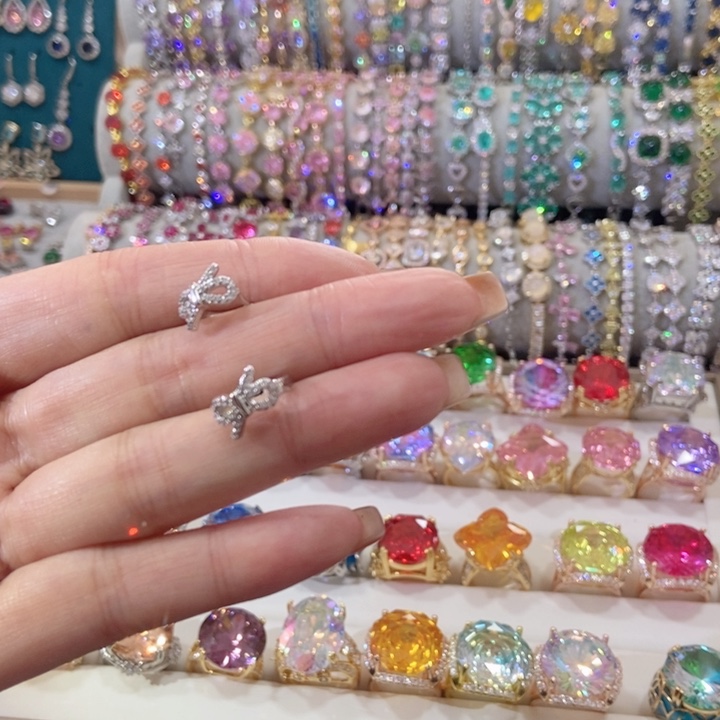 22锆石（处理）耳扣