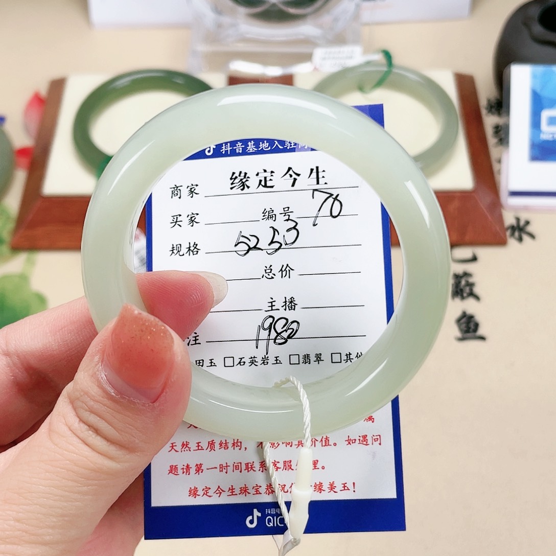 和田玉手镯未镶嵌