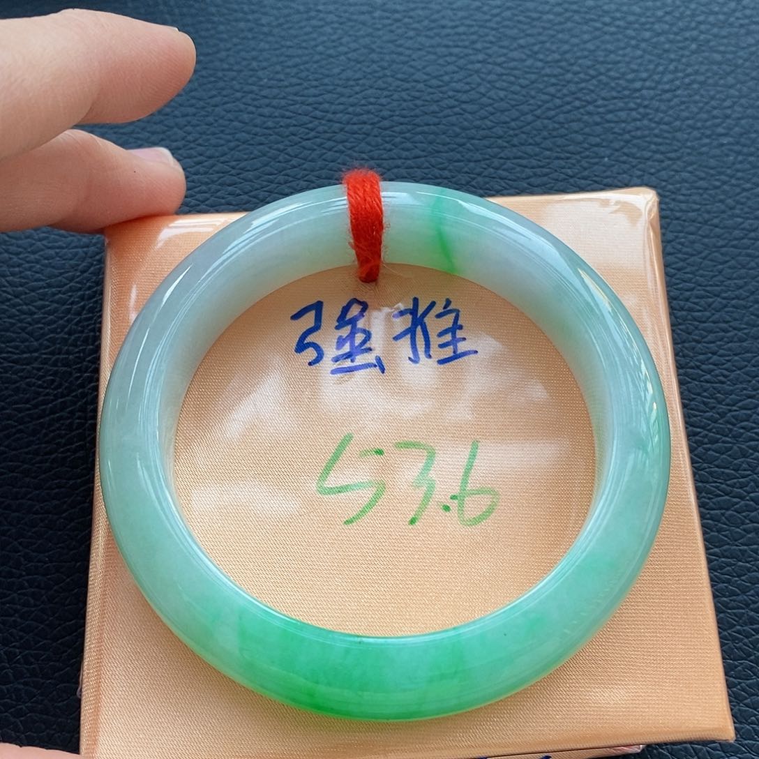 翡翠手镯未镶嵌18白底青小半山18