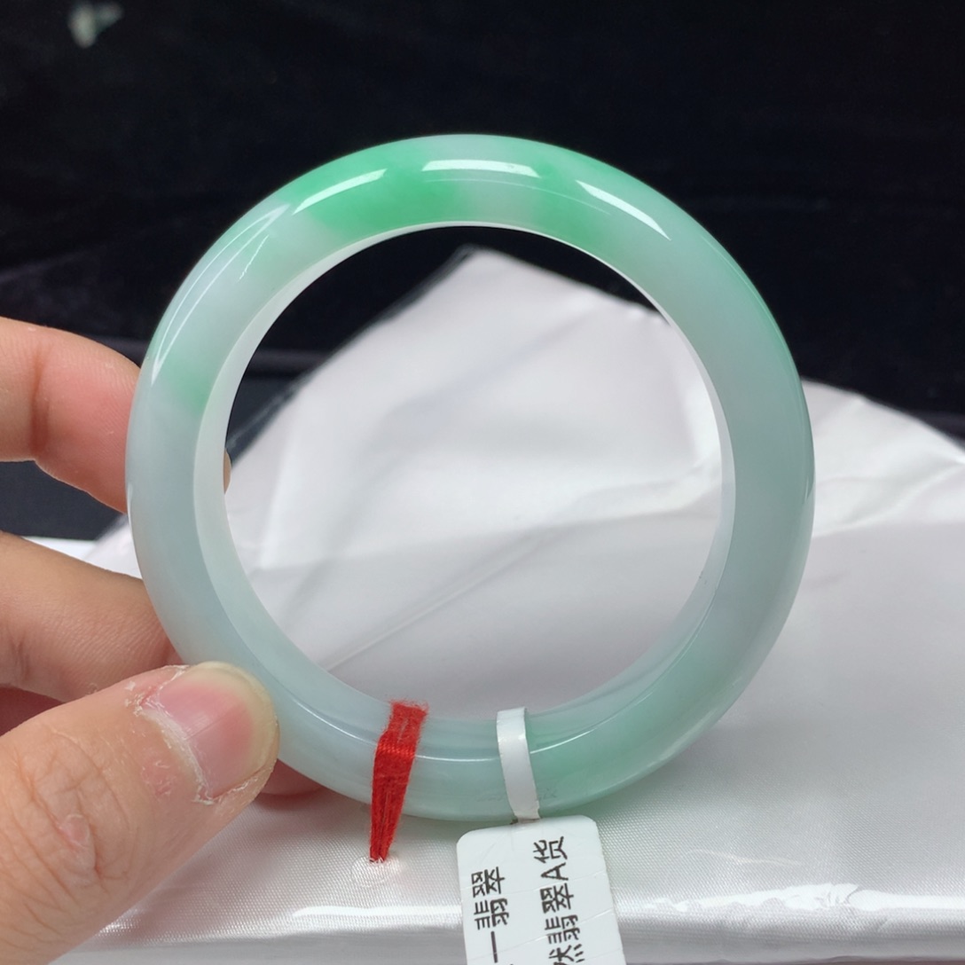 翡翠手镯（圆镯）未镶嵌54.7