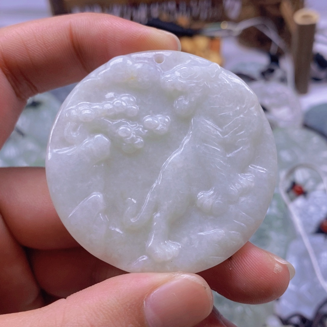 翡翠颈饰未镶嵌翡翠